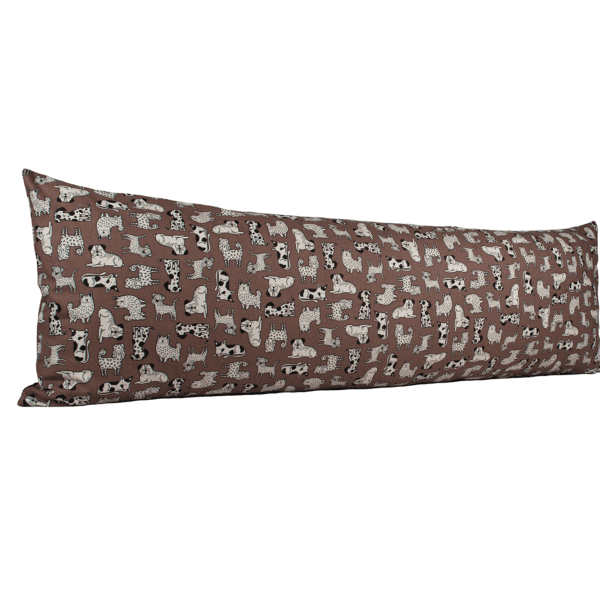 Vartalotyynynpäällinen Koiranelämää 45x145cm - ruskea